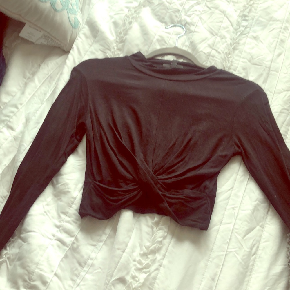 Long sleeve black crop